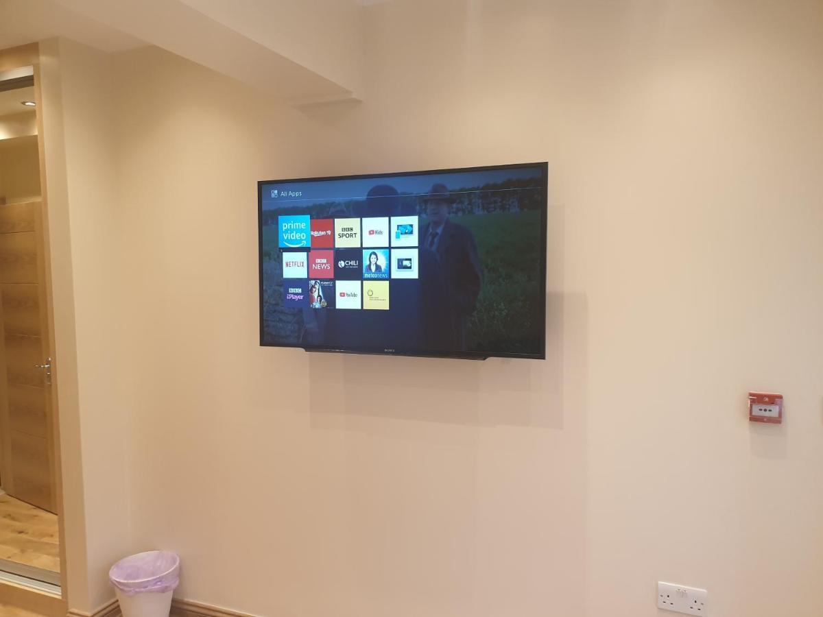London Luxury Apartments 3 Bedroom Sleeps 8 With 3 Bathrooms 4 Mins Walk To Tube Free Parking Илфорд Экстерьер фото