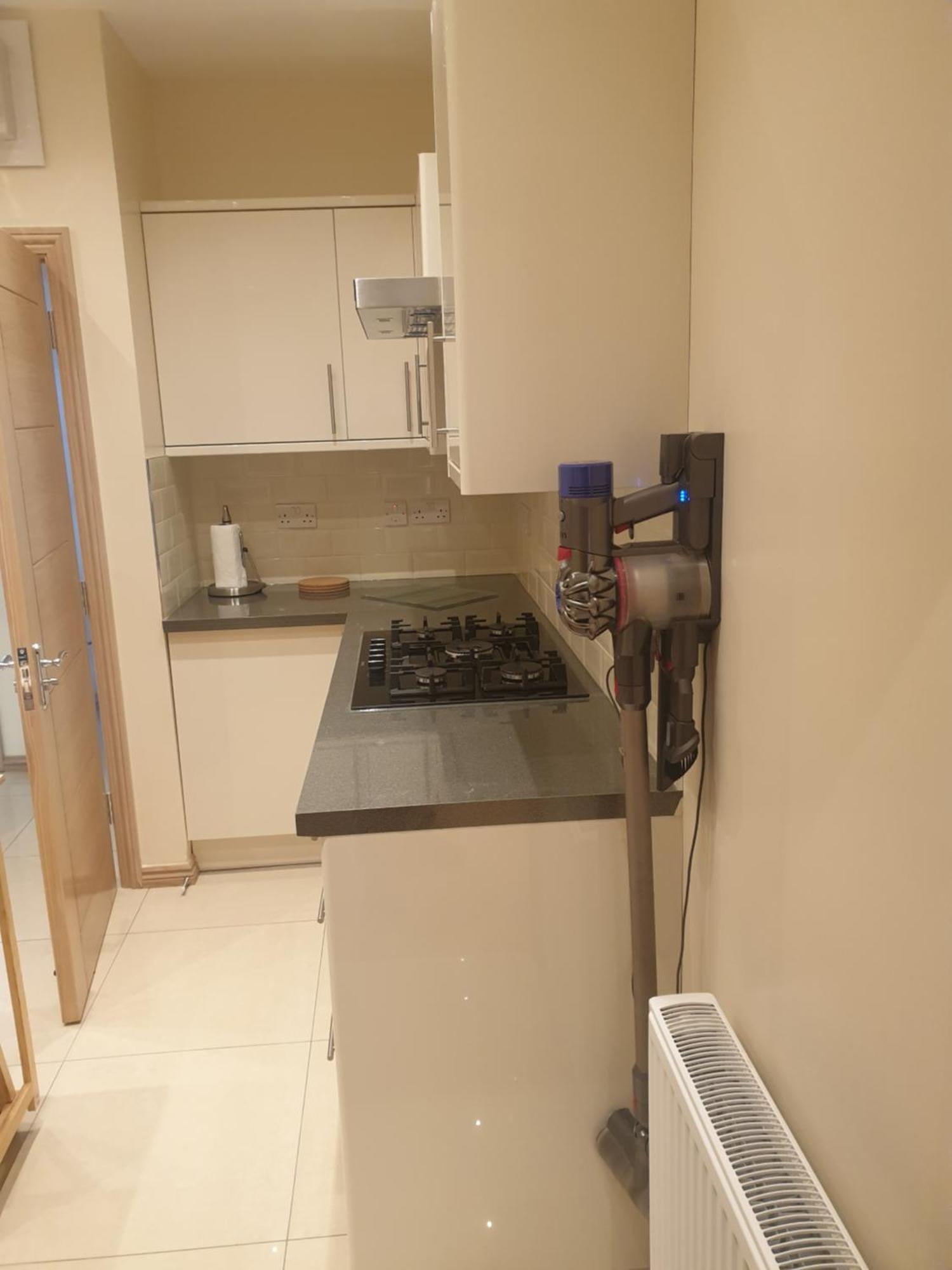 London Luxury Apartments 3 Bedroom Sleeps 8 With 3 Bathrooms 4 Mins Walk To Tube Free Parking Илфорд Экстерьер фото