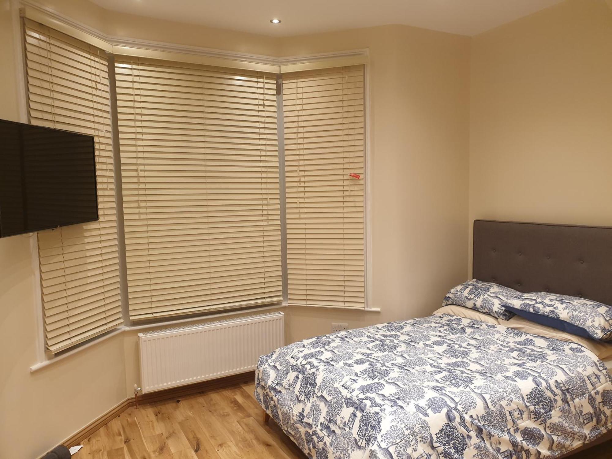 London Luxury Apartments 3 Bedroom Sleeps 8 With 3 Bathrooms 4 Mins Walk To Tube Free Parking Илфорд Экстерьер фото
